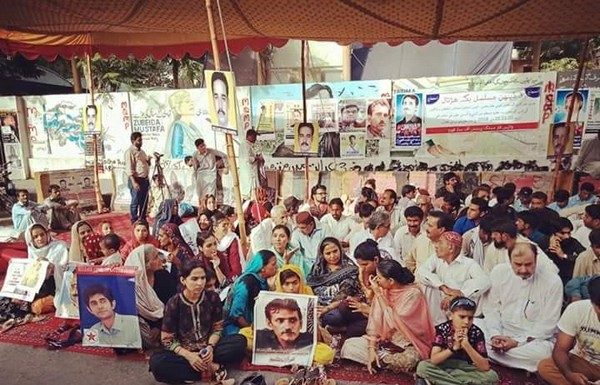 Sindhi activists hold hunger strike outside Karachi Press Club