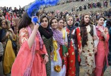 Iran bans Kurdish dress and language in public