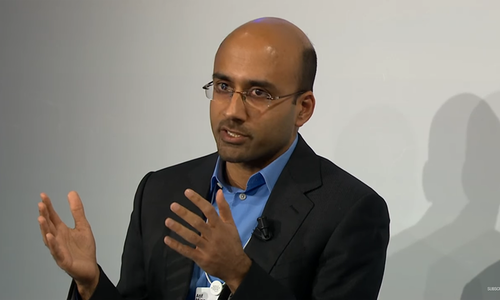 Pakistan removes renowned economist due to pressure by Islamists