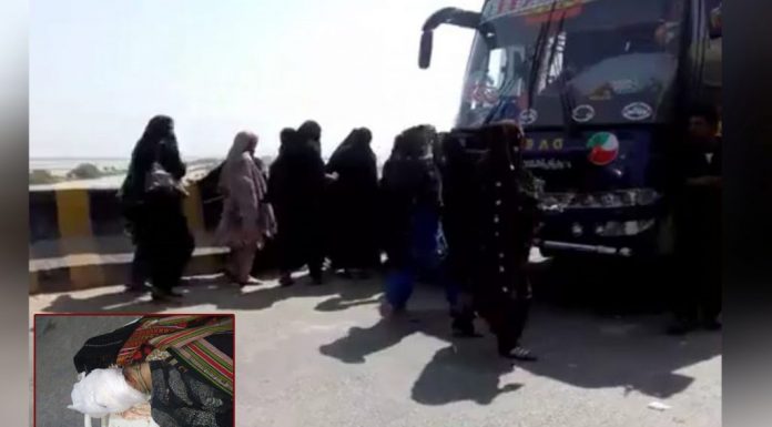 Shia pilgrims protest against police behavior in Balochistan