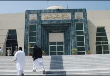 Bomb explosion outside Peshawar High Court injures several