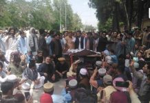 Civilians protest against the Quetta incident near the CM house