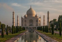 Taj Mahal damaged in deadly thunderstorm