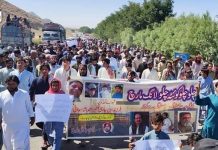 Balochistan: Civilians protest deadly road accidents on Quetta-Karachi highway