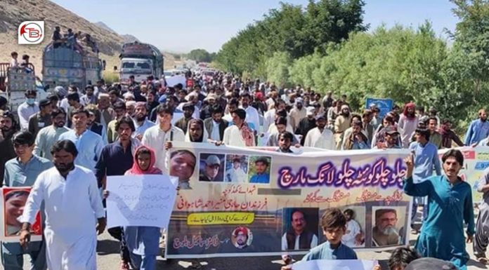 Balochistan: Civilians protest deadly road accidents on Quetta-Karachi highway