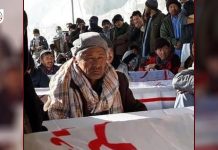 Families of Hazara coal miners refuse to bury dead bodies
