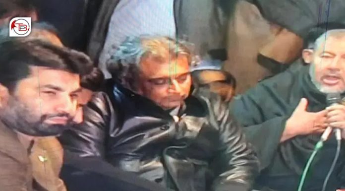 Govt officilas urge, families refuse to bury slain miners