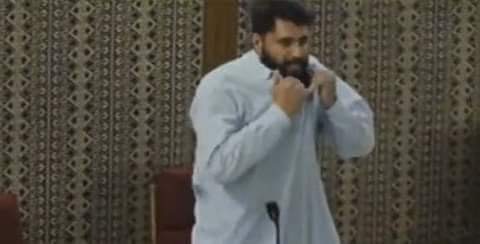 Balochistan Assembly: Opposition leader takes off clothes to protest govt