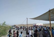 Turbat: People on roads against the Iran border closure