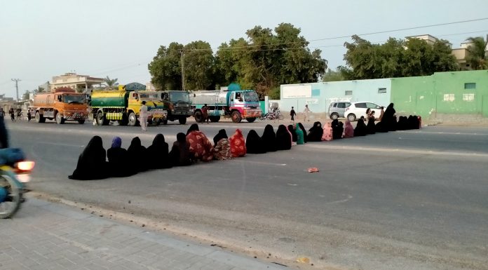 Gwadar: Locals protest against power outage
