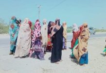 Oramara: Water shortage brings women on roads