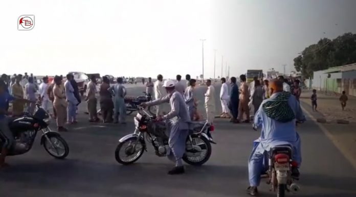 Gwadar: Highway blocked as public gather to protest against load-shedding