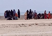 Gwadar: Women, children gather on roads against heavy machinery usage, block key highway in protest
