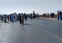 Mastung: Women block Quetta-Karachi highway against low gas supply