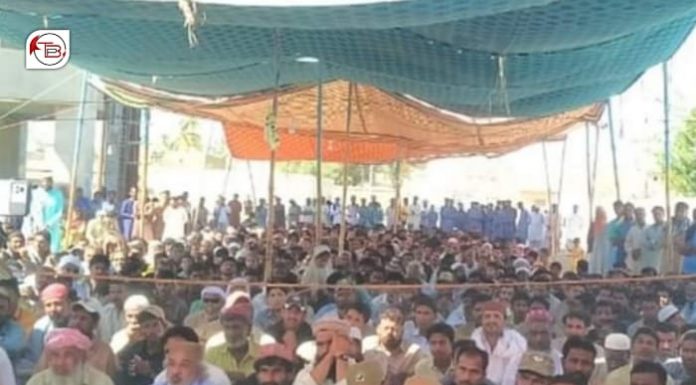 Gwadar: Fishermen on roads against illegal trawling in the sea