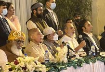 Opposition leaders say PM must resign after loosing majority