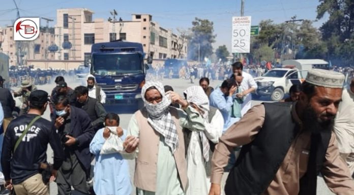 Police baton-charge protesting govt employees