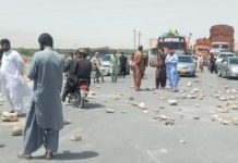 Mastung: Civilians irked by load-shedding, block main highway in protest