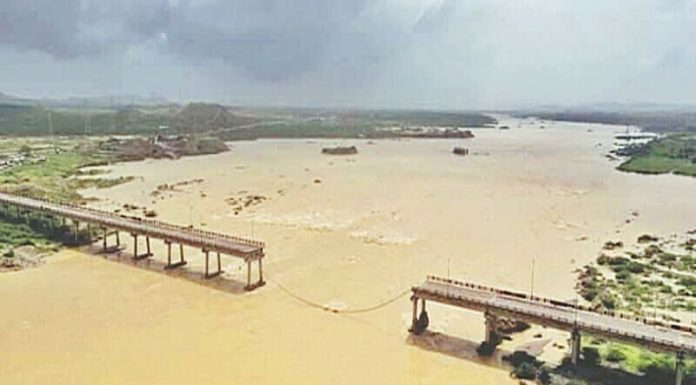8 more dead, hundreds stranded by monsoon rains, floods