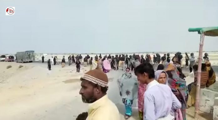 Gwadar: Protestors against water shortage baton-charged by police