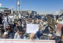 Quetta: Roads blocked against gas load shedding