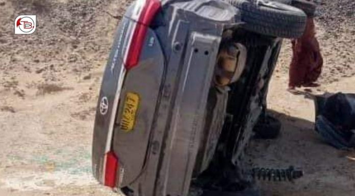 Kech: Road accident leaves 2 men dead, women and children injured
