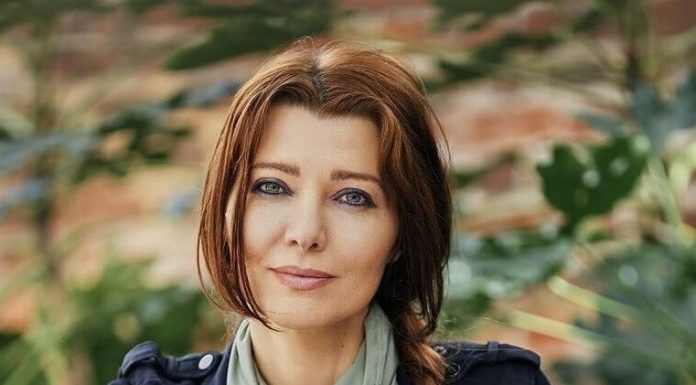 Baloch Girl’s Book Review Wins the Heart of Turkish Author Elif Shafak