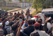 Islamabad: Defiant Baloch Protesters Resist Police Attempt to Seize Speaker