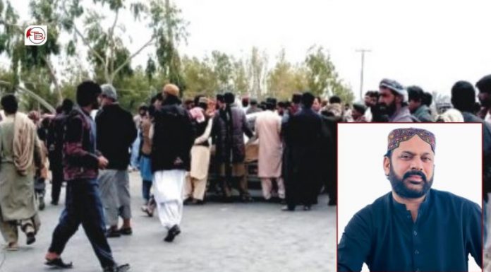 Trader Killed by Robbers in Khuzdar, Family and Traders Block Highway In Protest