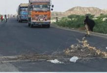 Pasni: Protesters Block Makuran Coastal Highway Over Power Cuts