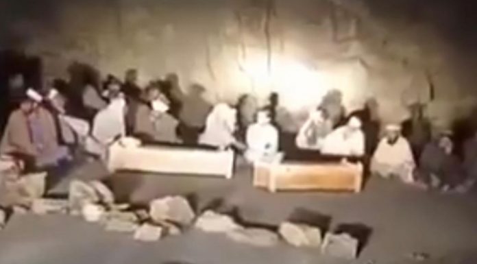 Khyber: Families Protest Along With the Bodies of Children Killed in Mortar Attack