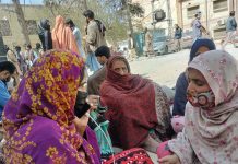 Quetta: Police Baton-Charge Families Demanding Access to Identify Bodies at Hospital