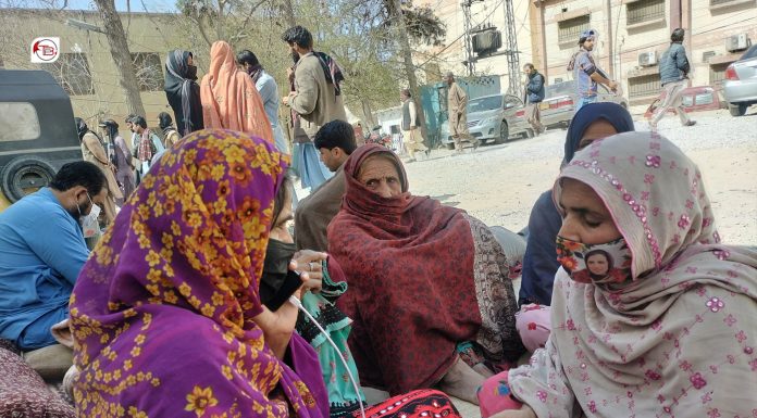 Quetta: Police Baton-Charge Families Demanding Access to Identify Bodies at Hospital