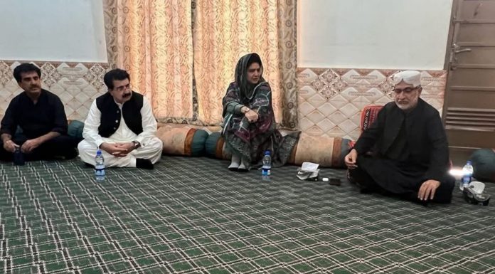 Government Delegation Holds Talks with Akhtar Mengal at Lakpass Sit-In