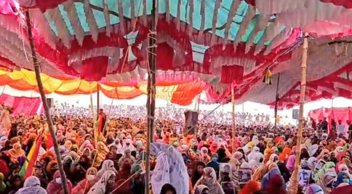 Pakistani Forces Surround Lakpass Sit-in, Attempt to Arrest Akhtar Mengal