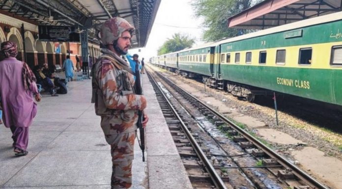 Quetta: Jaffar Express Services to Punjab and Peshawar Suspended Again