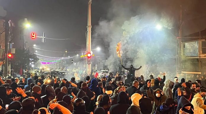 Trump Repeats Threats as Protests Spread Across Iran Amid Deadly Crackdown