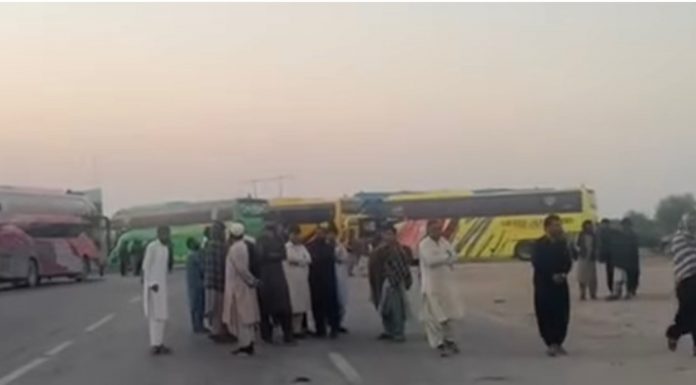 Transporters Block Makran Coastal Highway over Alleged Misconduct by Pakistani Forces