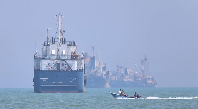 UN Suspends Strait of Hormuz Evacuation Plan After Vessel Attack