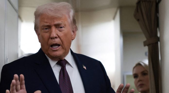 Trump Says Iran Talks Continue, Urges Tehran to Reach Deal