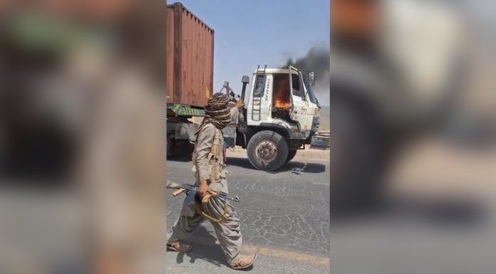 Chagai: Armed Men Seize Commercial Vehicle, Launch Multiple Attacks on Convoy Along Quetta-Taftan Highway