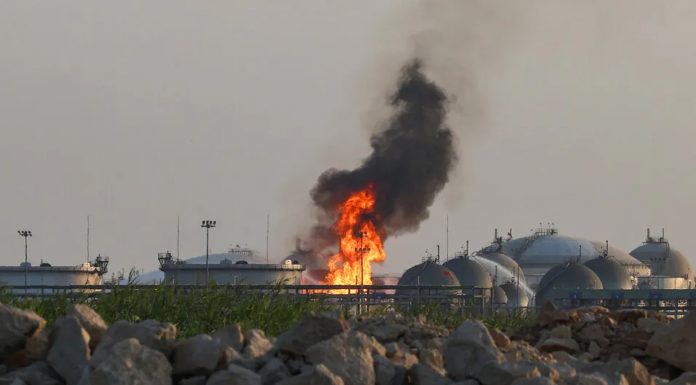 Yemeni Forces Claim Mokha Recapture; Houthis Announce Attacks on Saudi Airports and Oil Refinery